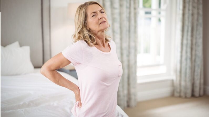 Le mal de dos est fréquent et invalidant. La plupart du temps il existe des traitements, en s'attaquant aux causes profondes on peut par exemple soigner l'inflammation chronique.(wavebreakmedia/Shutterstock)