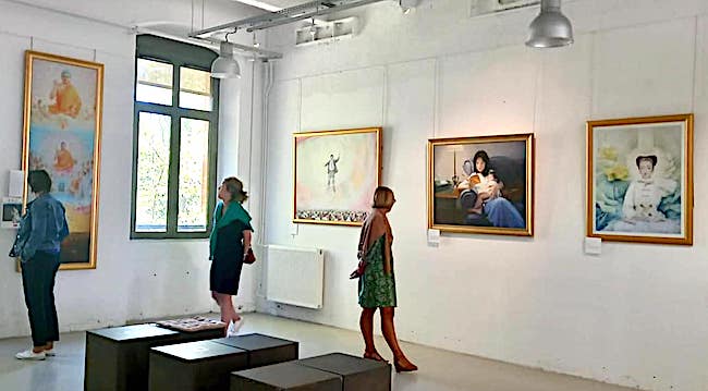 Exposition L'Art Zhen-Shan-Ren à la maison des associations de Toulouse. (crédit photo association Lotus du Cœur)