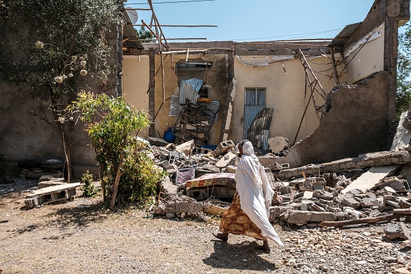 -Illustration- Une maison endommagée bombardée à Wukro, au nord de Mekele. Photo EDUARDO SOTERAS/AFP via Getty Images.

