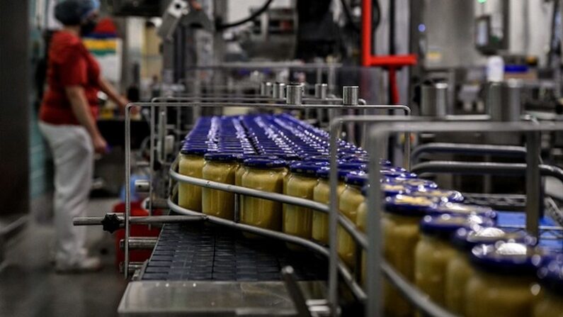 L'usine de moutarde Reine de Dijon, à Fleurey-sur-Ouche dans l'est de la France. (JEFF PACHOUD/AFP via Getty Images)