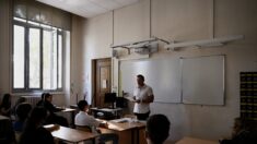 «Convaincre plutôt que d’interdire»: un collège de Seine-Saint-Denis proscrit le port des claquettes-chaussettes