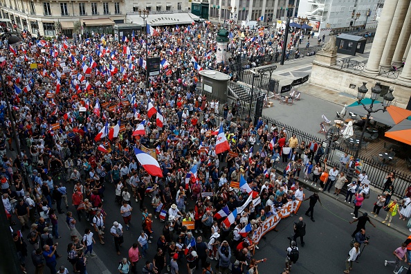 La manifestation niée par LCI a bien eu lieu à Paris ce samedi 3 septembre 2022, rassemblant des milliers de personnes. (FINDLAY KEMBER/AFP via Getty Images)