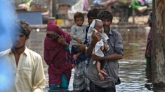 Pakistan: au nom de l’honneur, des femmes forcées à rester dans leur village inondé