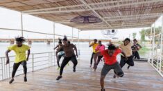 Danser sur l’eau au Mali: un rêve de « fous » devenu réalité