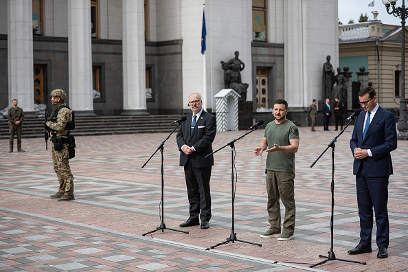 Le président letton Egils Levits était à Kiev le 9 septembre 2022, il condamne les référendums fictifs organisés par Moscou. Photo par Alexey Furman/Getty Images.
