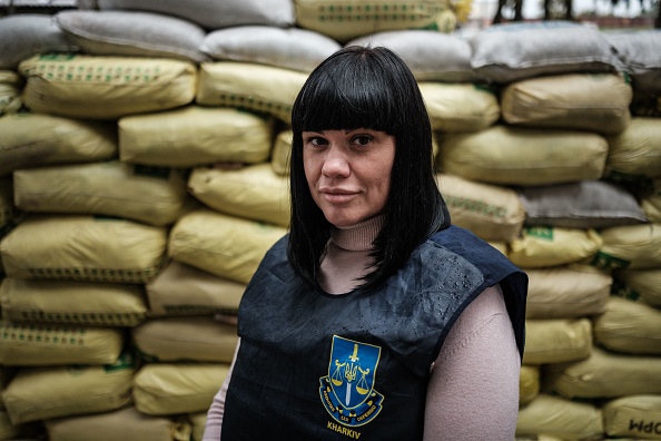 La procureure de district chargée des crimes de guerre, Kateryna Shevtsova, au bureau de l'administration civile locale de la ville reprise dans la région de Kharkiv, le 20 septembre 2022. Photo de YASUYOSHI CHIBA/AFP via Getty Images.