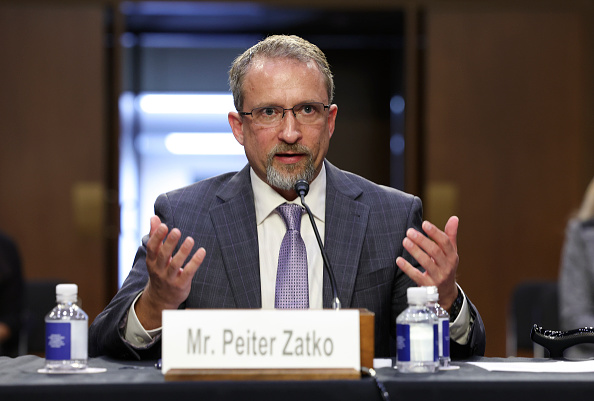 Peiter "Mudge" Zatko, ancien responsable de la sécurité chez Twitter, témoigne devant la commission judiciaire du Sénat sur la sécurité des données chez Twitter, au Capitole, le 13 septembre 2022 à Washington, DC. (Photo : Kevin Dietsch/Getty Images)