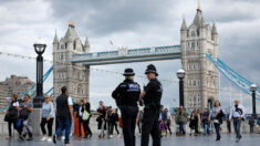Deux policiers poignardés à Londres, un homme arrêté