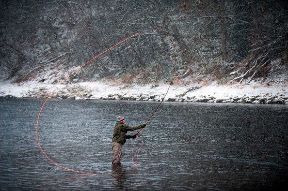 -Des pêcheurs pêchent dans la rivière Spey lors de l'ouverture de la saison de pêche au saumon au nord-est de l'Écosse. Photo ANDY BUCHANAN/AFP via Getty Images.