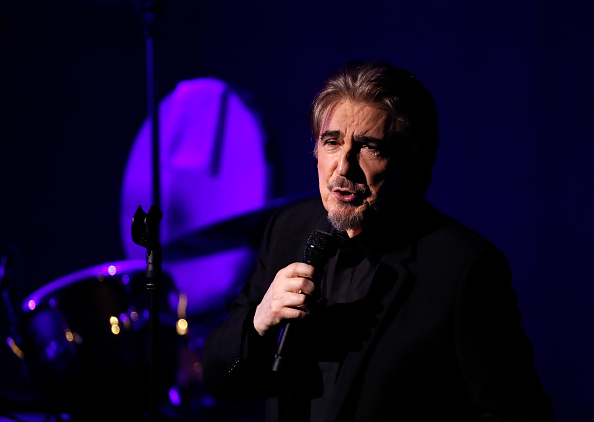 Serge Lama en concert à la salle Pleyel à Paris en 2017. (FRANCOIS GUILLOT/AFP via Getty Images)