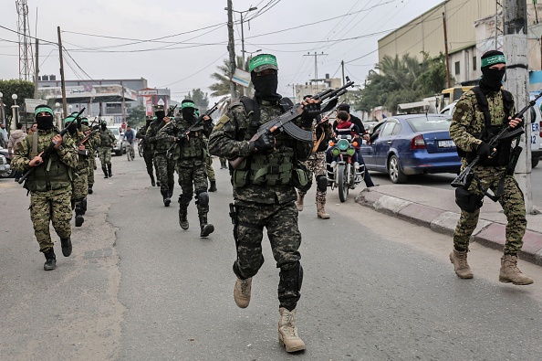 Des combattants des Brigades Ezzedine al-Qassam, la branche armée du mouvement palestinien Hamas, dans le sud de la bande de Gaza, le 5 décembre 2017. Photo SAID KHATIB/AFP via Getty Images.