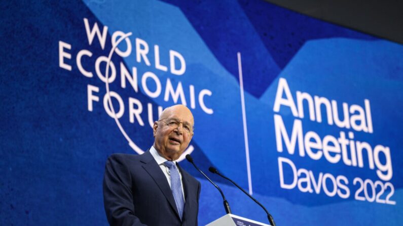 Réunion annuelle du Forum économique mondial (FEM) avec son fondateur et président, Klaus Schwab, à Davos, le 23 mai 2022. (Fabrice Coffrini/AFP via Getty Images)