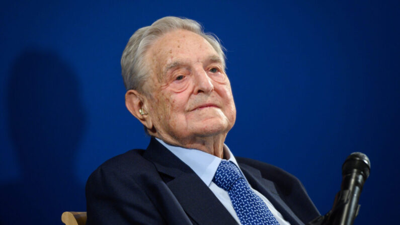 L’investisseur d'origine hongroise et financier de gauche, George Soros, après avoir prononcé un discours en marge de la réunion annuelle du Forum économique mondial à Davos, en Suisse, le 23 janvier 2020. (Fabrice Coffrini/AFP/Getty Images)