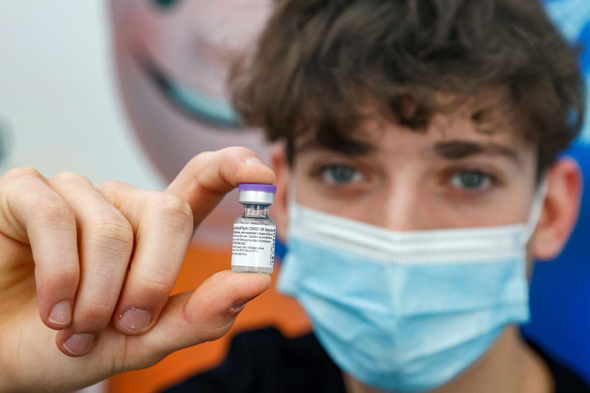 Un expert du MIT demande l'arrêt immédiat des vaccins Covid à ARNm: des preuves montrent un «niveau de préjudice sans précédent»