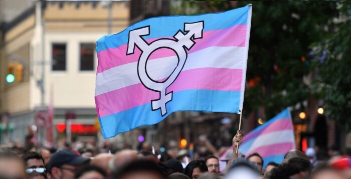 Drapeau de la fierté transgenre, à New York le 28 juin 2019 (Angela Weiss/AFP/Getty Images)
