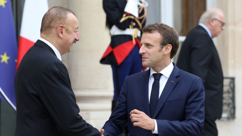 Le président français Emmanuel Macron et son homologue azerbaïdjanais Ilham Aliyev après une rencontre à l'Élysée, le 20 juillet 2018. (photo : LUDOVIC MARIN/AFP via Getty Images)