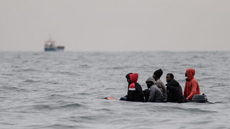 Traversées illégales de migrants par la Manche : arrestation d’une passeuse albanaise