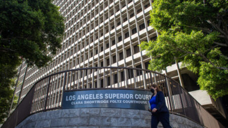 États-Unis: le PDG d’une société ayant créé un logiciel utilisé lors des élections de 2020 se rend aux autorités de Los Angeles pour «violation majeure des données»