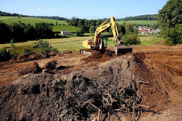 Des recherches avaient été menées dans la forêt près du village d'Issancourt-et-Rumel le 3 septembre 2021, pour retrouver les restes de la petite Estelle. (Photo : FRANCOIS NASCIMBENI/AFP via Getty Images)