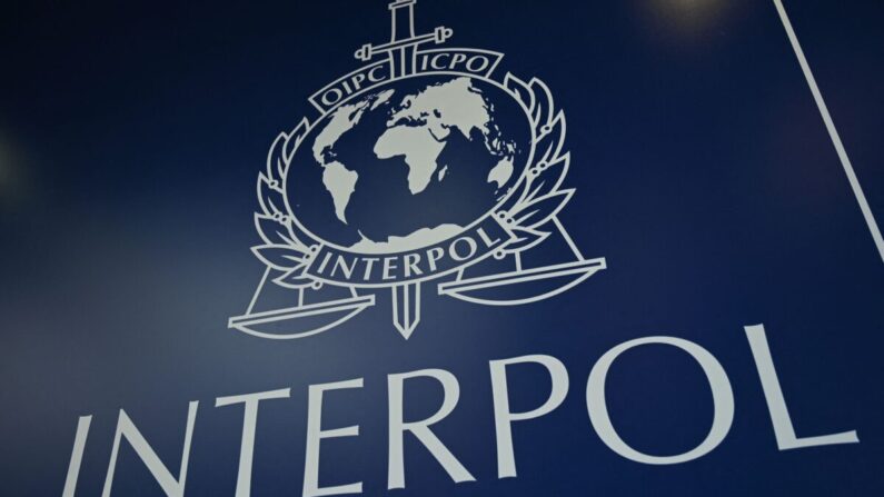 Le logo d'Interpol. (Photo: OZAN KOSE/AFP via Getty Images)