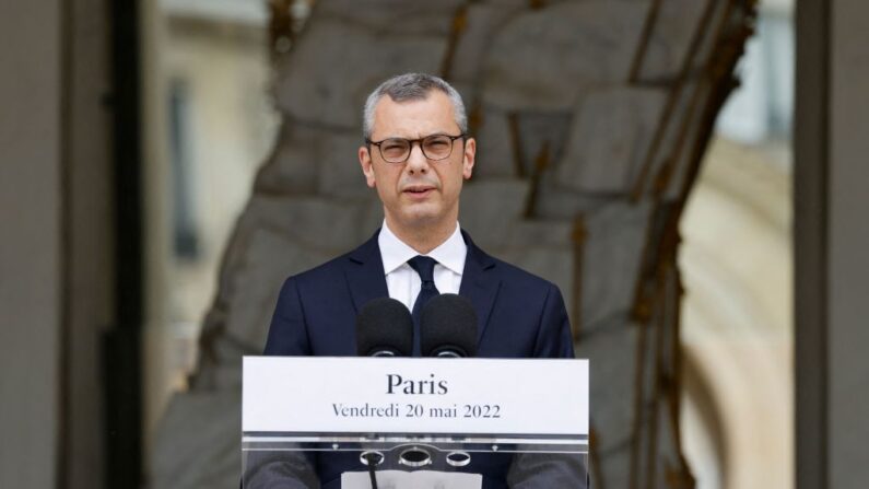 Le secrétaire général de l'Élysée, Alexis Kohler, annonce les nominations pour le remaniement du gouvernement français au palais de l'Élysée à Paris, le 20 mai 2022. (Photo by LUDOVIC MARIN/AFP via Getty Images)
