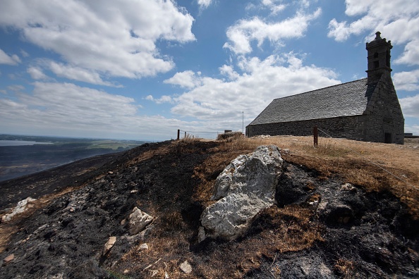 La chapelle Saint-Michel-de-Brasparts, lieu emblématique des monts d'Arrée (Finistère), le 21 juillet 2022.  (FRED TANNEAU/AFP via Getty Images)