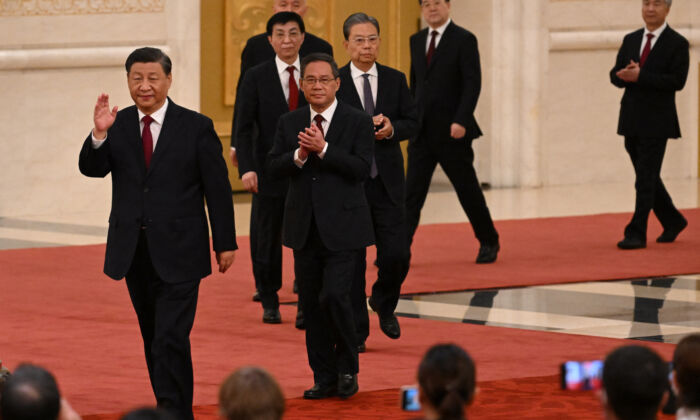 Les membres fraîchement nommés du Comité permanent du Politburo, au Grand Palais du Peuple  le 23 octobre 2022. (Noel Celis/AFP via Getty Images)