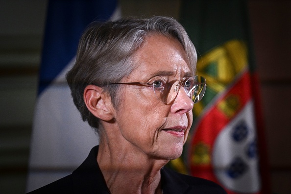 Élisabeth Borne s'adresse à la presse au Palais de Foz à Lisbonne, le 29 octobre 2022.  (PATRICIA DE MELO MOREIRA/AFP via Getty Images)