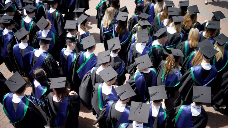 Cérémonie de remise des diplômes de fin d'étude le 11 juin 2021 à Bradford, en Angleterre. (Christopher Furlong/Getty Images)