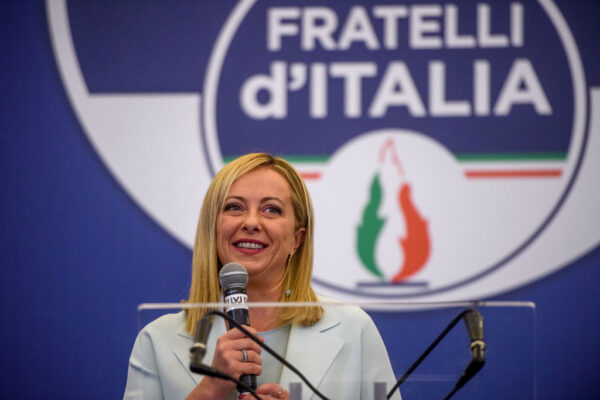 Giorgia Meloni prend la parole lors d'une conférence de presse au siège électoral du parti Fratelli d’Italia à Rome, le 26 septembre 2022. (Antonio Masiello/Getty Images)