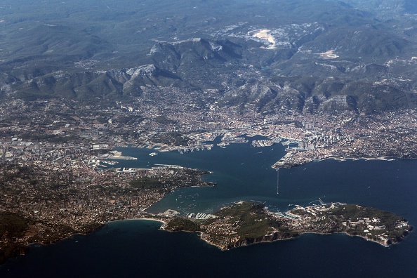 Une vue aérienne de Toulon.  (PASCAL POCHARD-CASABIANCA/AFP via Getty Images)