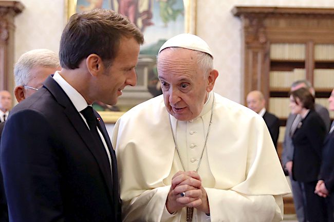  Emmanuel Macron  avec le Pape François au Vatican.     (Photo :  ALESSANDRA TARANTINO/AFP via Getty Images)