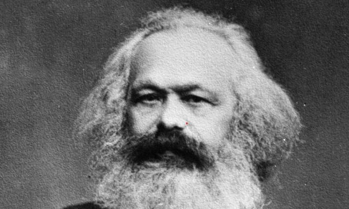Karl Marx (1818-1883) vers 1875, par John Jabez Edwin Mayal (Domaine public)