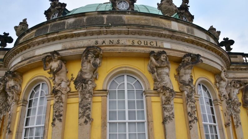 Le palais de Sans-Souci à Potsdam. Photo de Richard Mortel CC BY 2.0, https://commons.wikimedia.org/w/index.php?curid=69729333