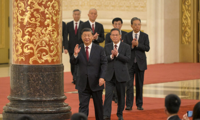 XI Jinping avec le nouveau Comité central du Politburo, le 23 octobre 2022. (Wang Zhao/AFP via Getty Images)
