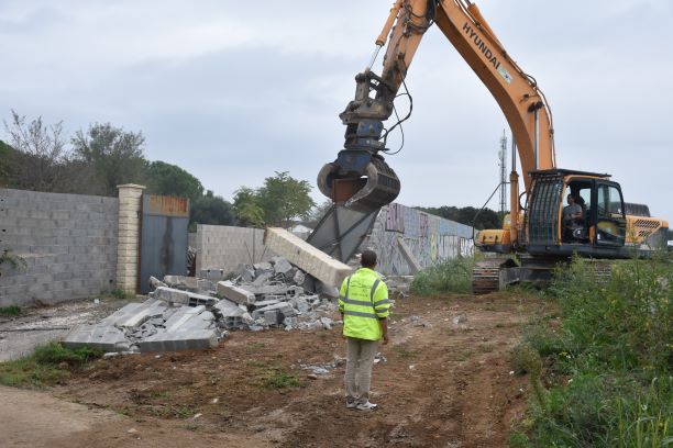 Démolition d’une habitation illégale à Bernis. Photo : Préfète du Gard - Facebook