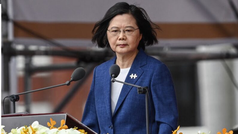 La présidente de Taïwan, Tsai Ing-wen, lors de la fête nationale de Taïwan devant le palais présidentiel à Taipei, le 10 octobre 2021.  (SAM YEH/AFP via Getty Images)