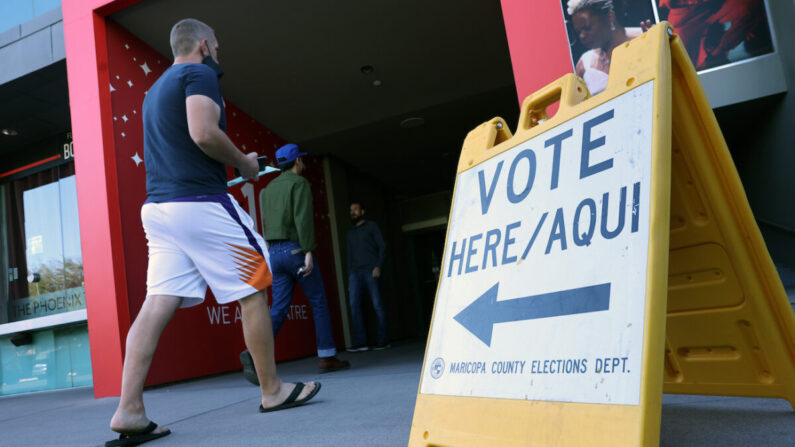 Bureau de vote au Phoenix Art Museum en Arizona, le 8 novembre 2022. (Kevin Dietsch/Getty Images)