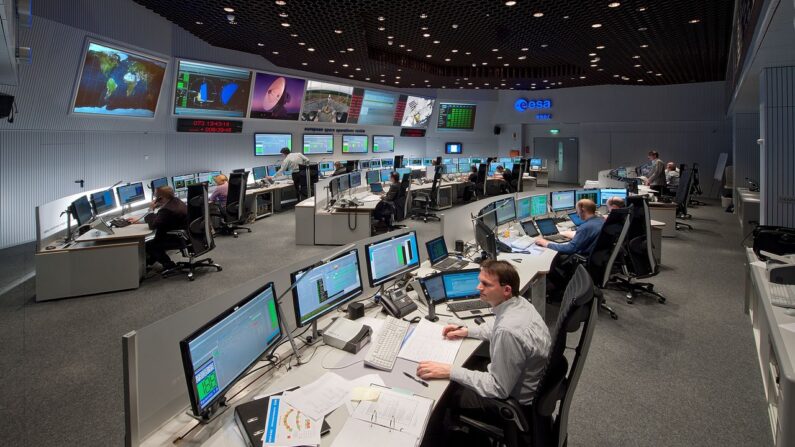 Centre de contrôle des satellites de l'ESA de l'ESOC à Darmstadt (Allemagne). (Photo de ESA - J. Mai, CC BY-SA 3.0)