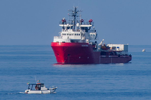 Le navire humanitaire Ocean Viking au large de l'Italie. (Photo :  ALESSANDRO SERRANO/AFP via Getty Images)