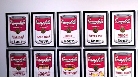 Australie: l’œuvre « Campbell’s Soup » d’Andy Warhol ciblée par des militantes pro-climat