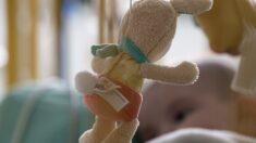 Crise de la pédiatrie: 10.000 soignants pointent du doigt le « silence assourdissant » d’Emmanuel Macron