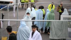Royaume-Uni: « perturbations » avec des détenus armés dans un centre de rétention de migrants