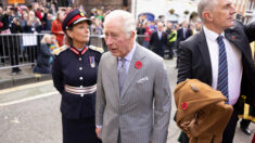 Royaume-Uni: un étudiant avait jeté des œufs sur le roi Charles III, la police lui interdit dans l’avenir d’en transporter en public