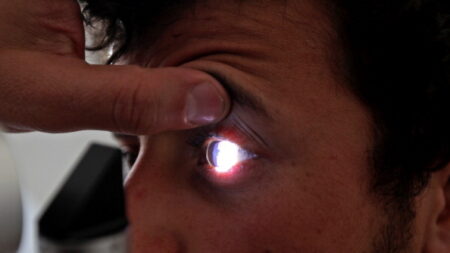 Marseille: son ophtalmologue le confond avec un autre patient, il ressort aveugle de sa visite