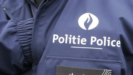 Attaque au couteau à Bruxelles: un policier tué, la justice antiterroriste saisie