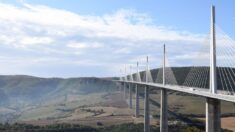 Aveyron: un base-jumper se tue en sautant du viaduc de Millau
