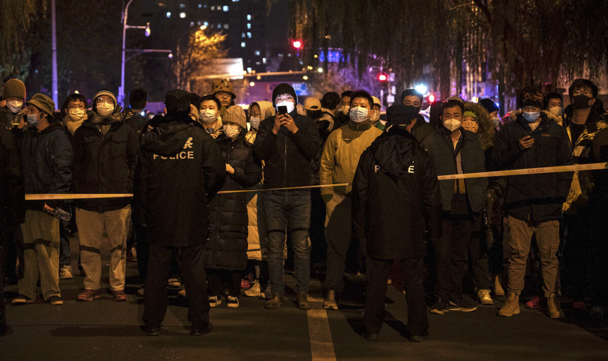 Les autorités chinoises lèvent certains confinements suite aux manifestations qui balayent le pays