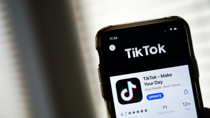 Téléchargement de TikTok sur un iPhone en 2020 (Drew Angerer/Getty Images))