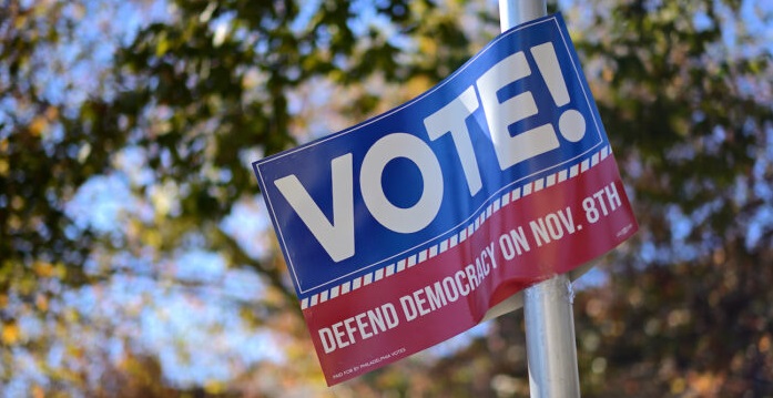 Affiche civique à Philadelphie le 7 novembre 2022. (Mark Makela/Getty Images)